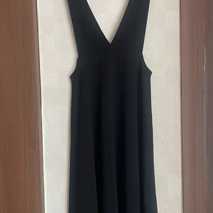 [BUNJANG] Black V-Neck Camisole Maxi Dress / 블랙 V넥 끈나시 원피스외 S