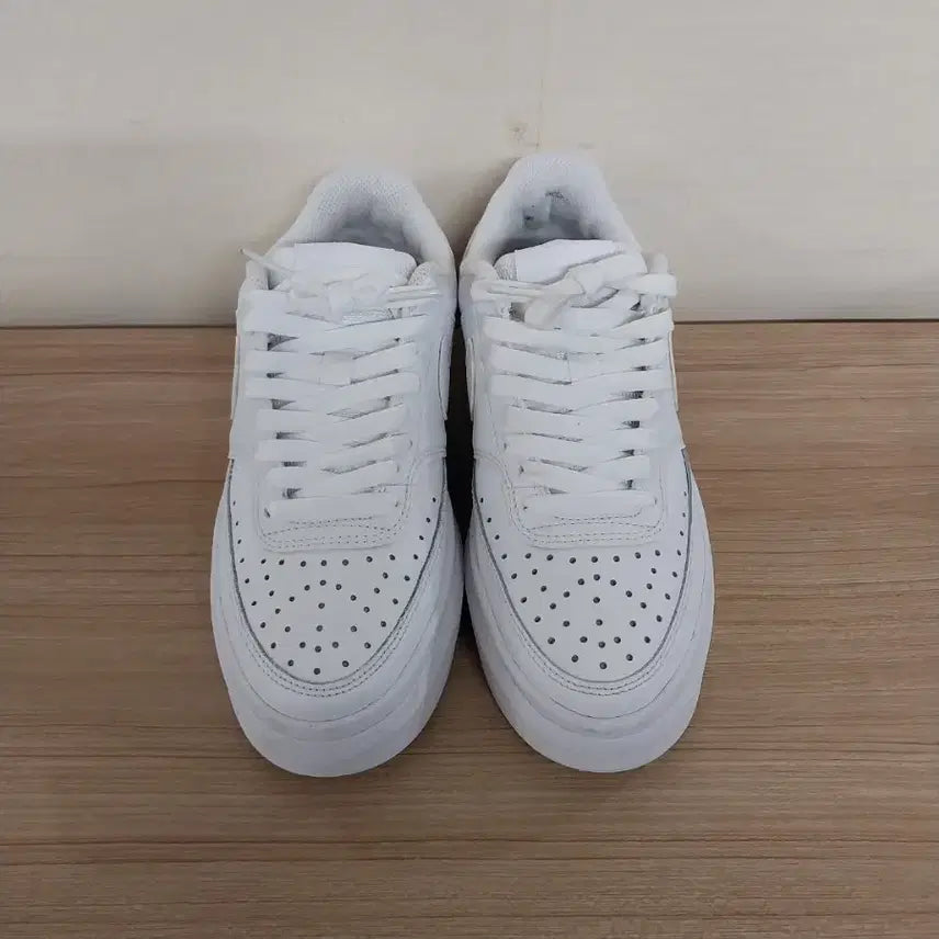 [BUNJANG] Nike Court Vision Alta Platform Sneakers (White, 230) / 여성 나이키 코트비전 알타 키높이 스니커즈, 운동화 (230)