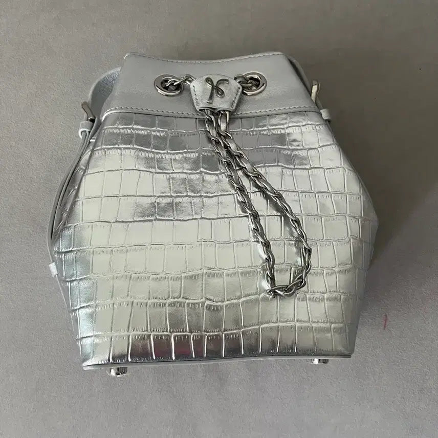 [BUNJANG] H&SH Numbering Bag 5 (Silver) Bucket Backpack / 허앤쉬 넘버링백 5 (Silver) 버킷백 백팩 새상품