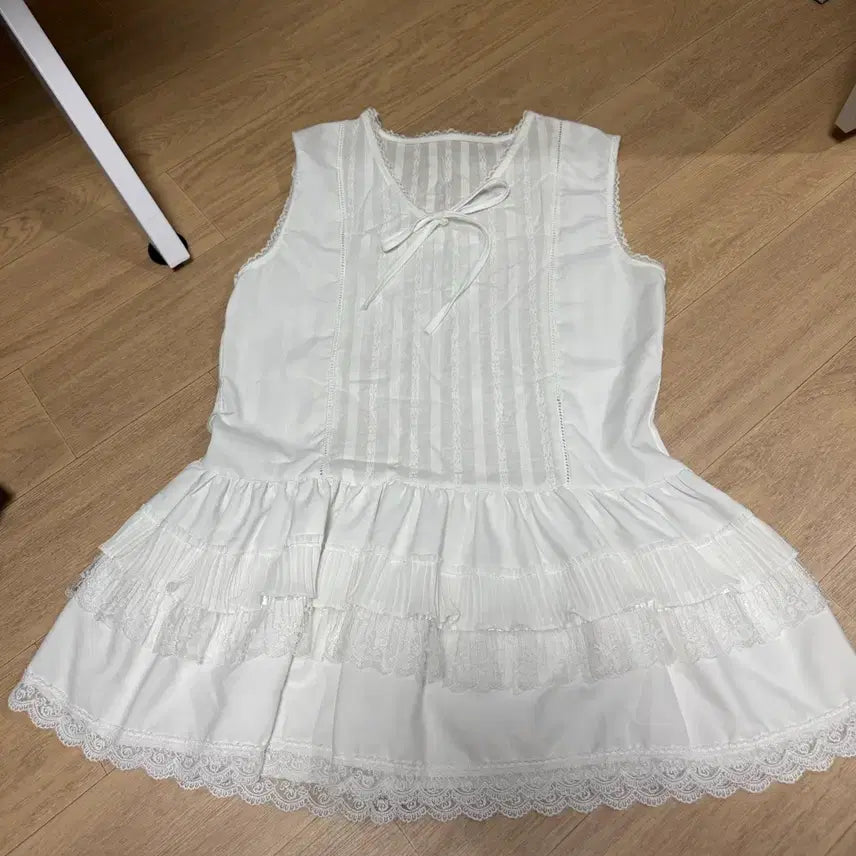 [BUNJANG] Frilled Layered Sleeveless Blouse / 나시프릴레이어드블라우스