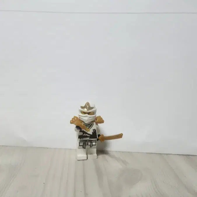 [BUNJANG] LEGO Ninjago Zane White Ninja + Gold Armor, Repair Bay, Sword Figure / [레고] 닌자고 쟌 화이트 닌자 + 골드아머, 수리창,검 피규어