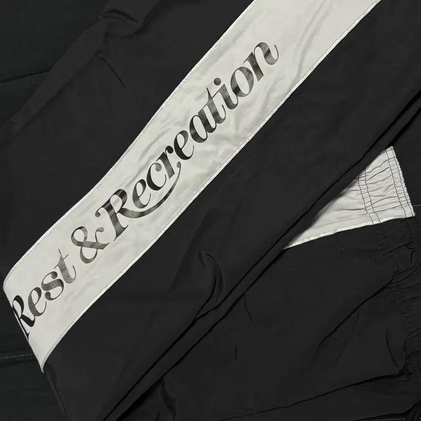 [BUNJANG] Rest and Recreation Nylon Track Pants / 레스트앤레크레이션 트랙팬츠 나일론 팬츠 NYLON TRACK PANTS
