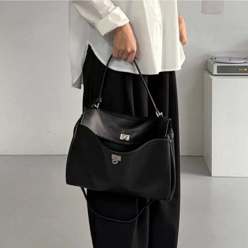 [BUNJANG] ChouChouBelle Cowhide Flap Bag Tote Bag Black M Size / 슈슈벨르 소가죽 플랩백