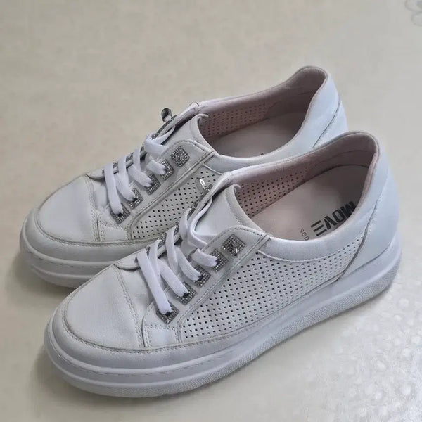 [BUNJANG] SODA MOVE White Sneakers with Punching and Cubic Decorations / 소다 MOVE 흰색 스니커즈 펀칭 큐빅 장식