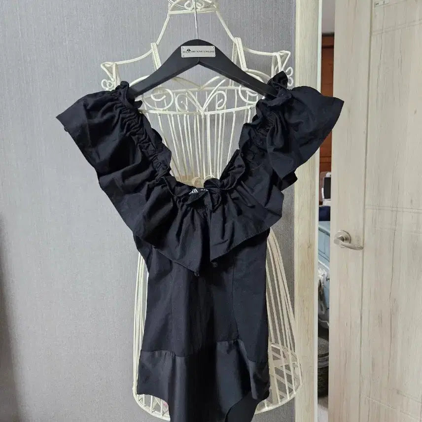 [BUNJANG] Zara Black Frill Shirring Bodysuit Size S / 자라 블랙 프릴 셔링 바디수트