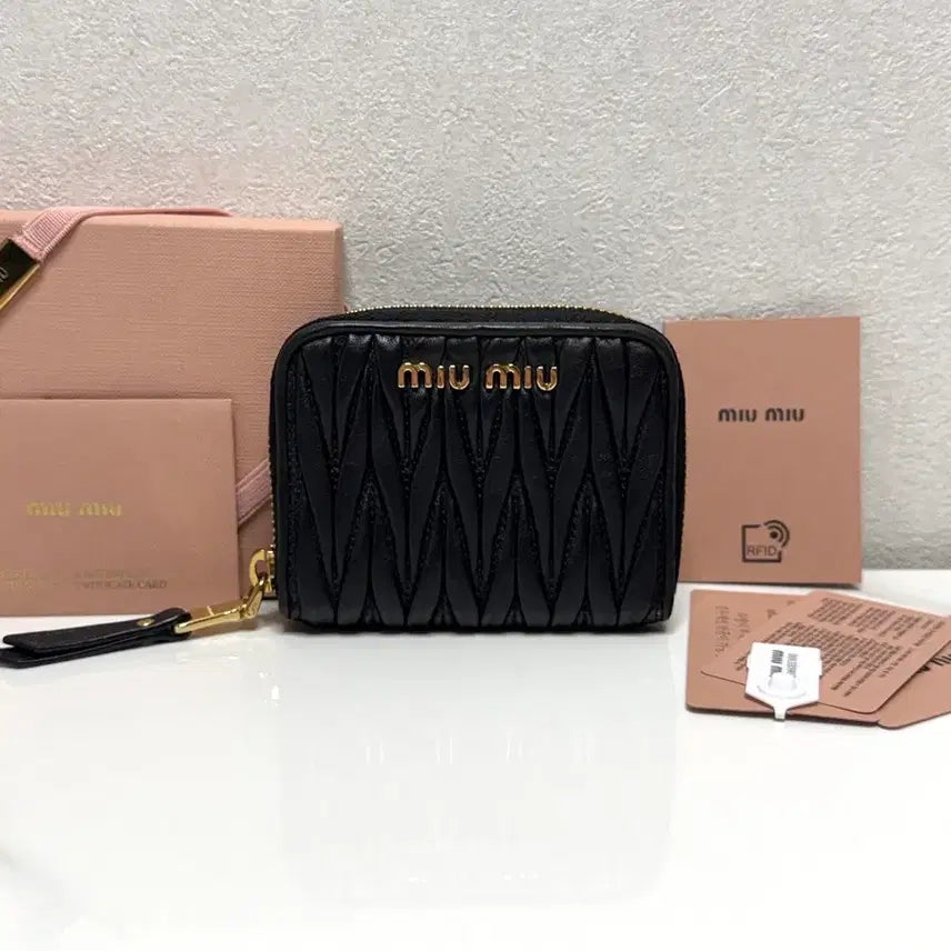 [BUNJANG] Miu Miu Matelassé Zipper Card Wallet / (정품/A)미우미우 마테라쎄 지퍼 카드지갑