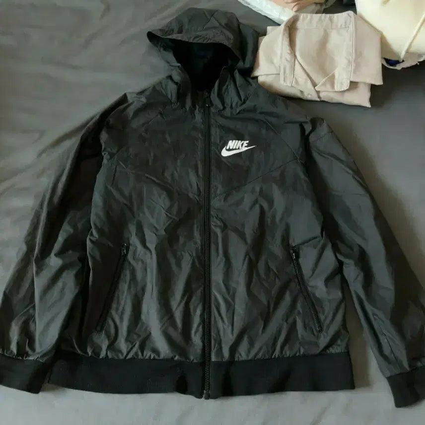 [BUNJANG] Nike Black Hooded Windbreaker Jacket / 나이키 바람막이 후드집업 블랙