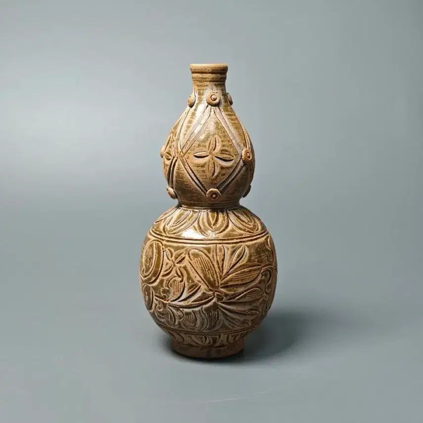 [BUNJANG] Yuan Dynasty Brown Glaze Incised Flower Pattern Twin-handled Vase Chinese Celadon / 월주요 갈색유 음각 화문 쌍이호로병 호리병 중국도자기 골동품 수집품