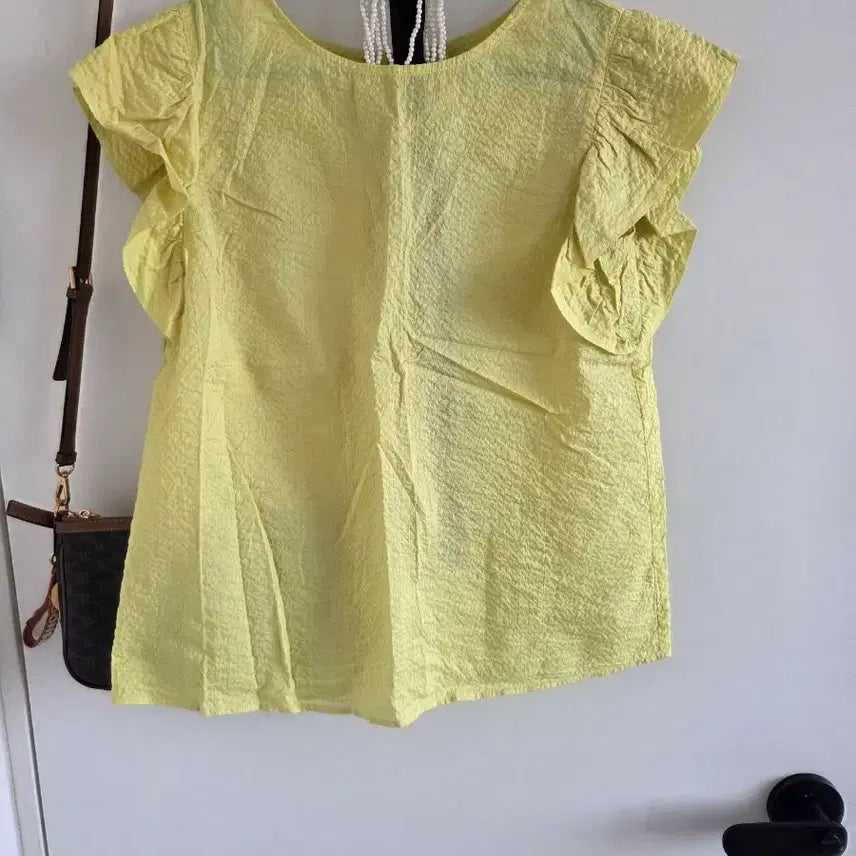 [BUNJANG] Yellow Shirring Short Sleeve Blouse / 옐로우 셔링 반팔 블라우스