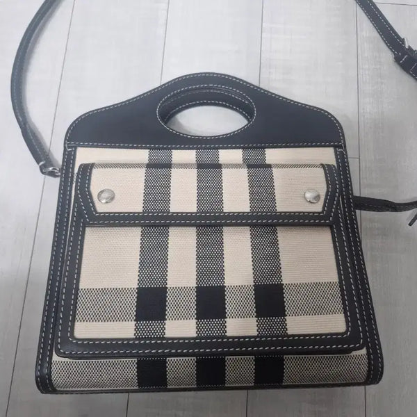 [BUNJANG] Burberry Pocket Bag / 버버리 포켓백