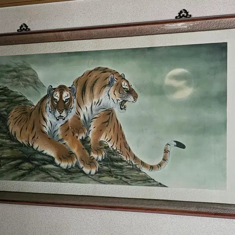 [BUNJANG] Antique Korean Painting 'Maenghodo' (Tiger Painting) with Ornate Frame / 40년 넘은 대형 맹호도, 호랑이 동양화 액자 (택배불가)