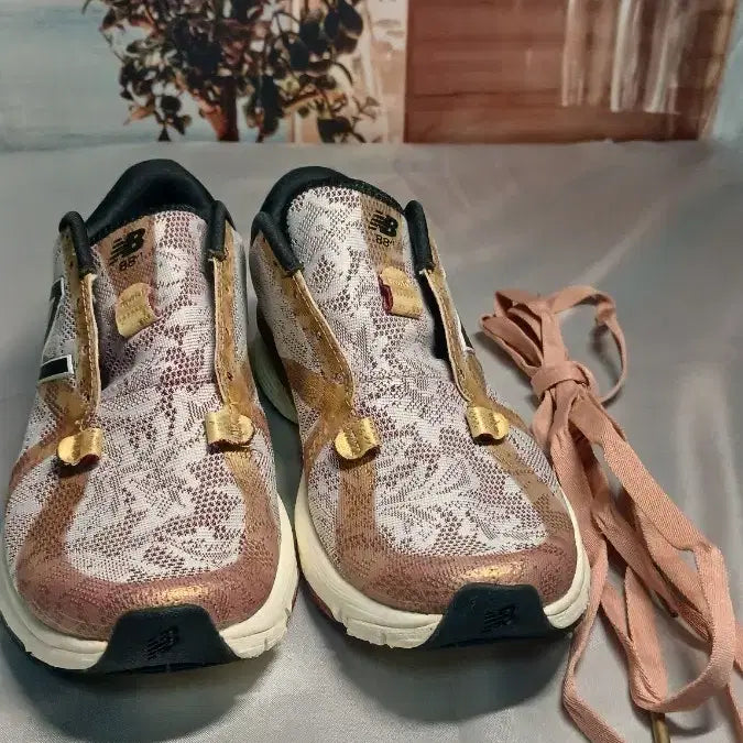 [BUNJANG] New Balance Sneakers Unique Pattern Gold Color / 뉴발란스 운동화