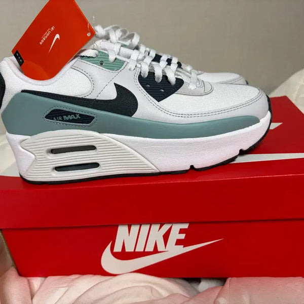 [BUNJANG] Nike Air Max 90 LV8 Women's Shoes (245mm) / 나이키 에어맥스 90 LV8 245mm