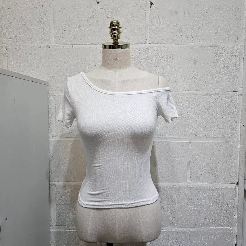 [BUNJANG] One Shoulder Off-Shoulder Crop Short Sleeve T-Shirt - White / 한쪽어깨 오프숄더 크롭 반팔- 화이트