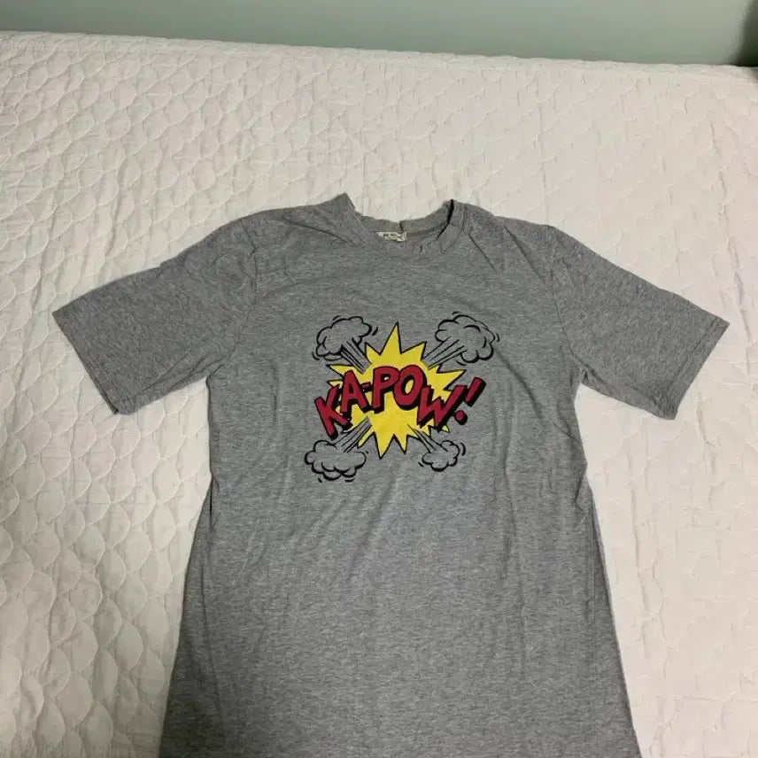 [BUNJANG] KAPOW Grey Short Sleeve T-Shirt with Printing / 회색  KAPOW 반팔 티셔츠 그레이 프린팅 티셔츠