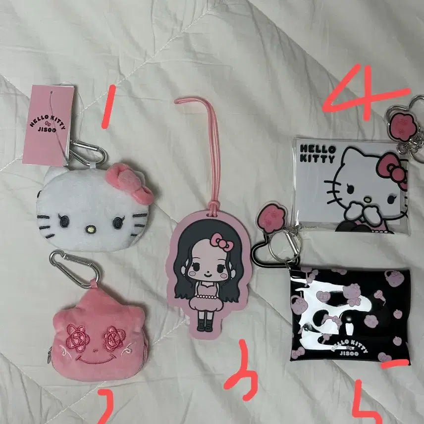 [BUNJANG] Hello Kitty x Jisoo Collaboration Keychain/Pouch Set / 헬로키티 지수 콜라보 키링/파우치 세트