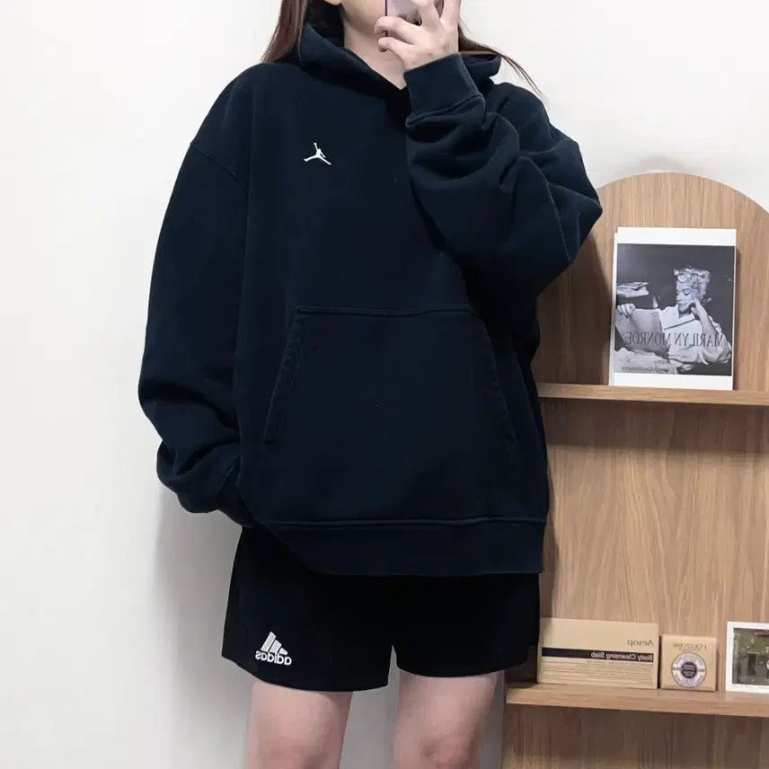 [BUNJANG] Jordan Black Patch Logo Hooded Sweatshirt 4XL / 조던 블랙 패치로고 기모 후드티 [ 4XL ]