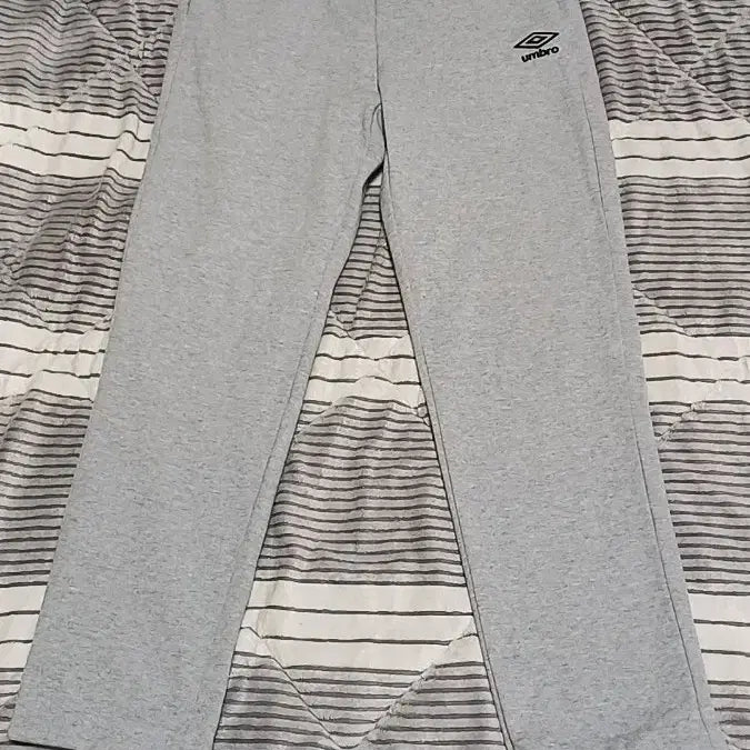 [BUNJANG] Umbro Training Wear Tracksuit Pants (29-inch inseam) / 엄브로 트레이닝복 29인치 기장95