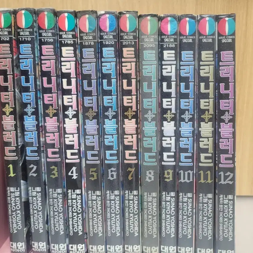 [BUNJANG] Trinity Blood Complete Manga Set Volumes 1-12 / 트리니티 블러드 만화책1-12권,완결아님,흡혈, 교황청대립,판타지 만화
