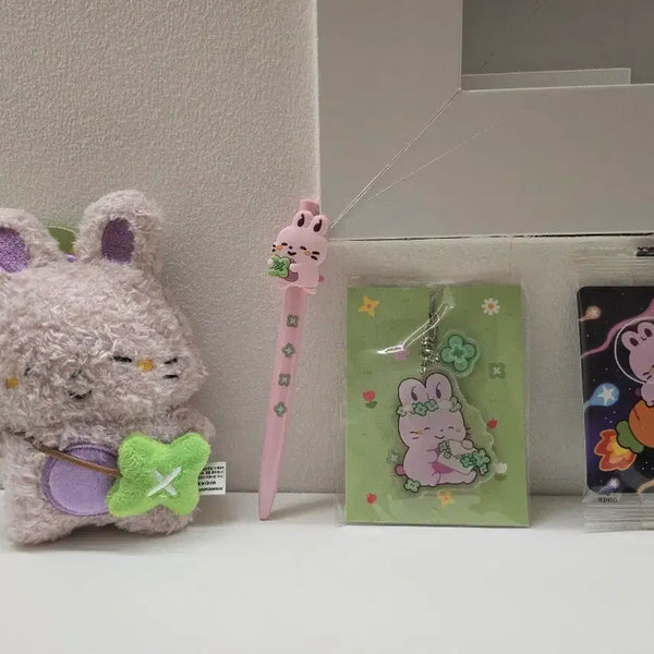 [BUNJANG] Pixelie Soohyun Set (Plush Keychain, Acrylic Keychain, Pen, Photocard) Sealed / 픽셀리 수현 세트(인형키링, 아크릴키링, 볼펜) 미개봉 새상품