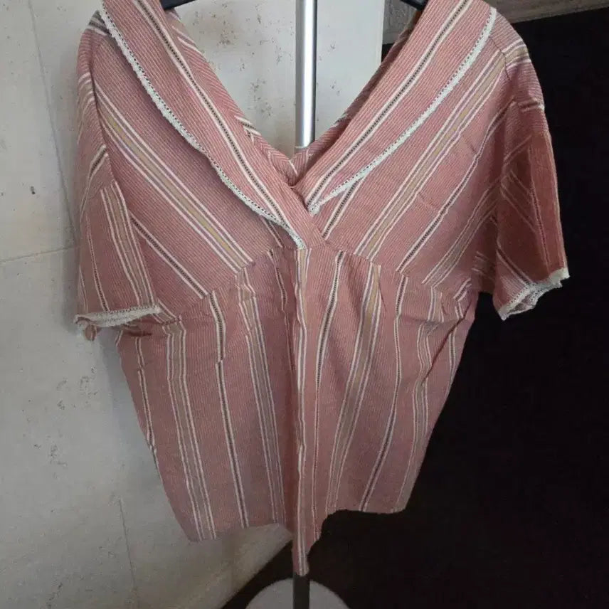 [BUNJANG] Thursday Island V-Neck Short Sleeve Shirt / 써스데이아일랜드 브이넥 반팔 셔츠