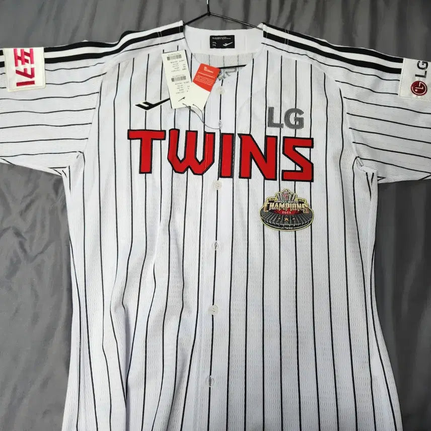[BUNJANG] LG Twins Son Joo-young 2023 Championship Embroidered Authentic Jersey Size 110 / (110) LG트윈스 손주영 통합우승 자수마킹 어센틱 유니폼 새것