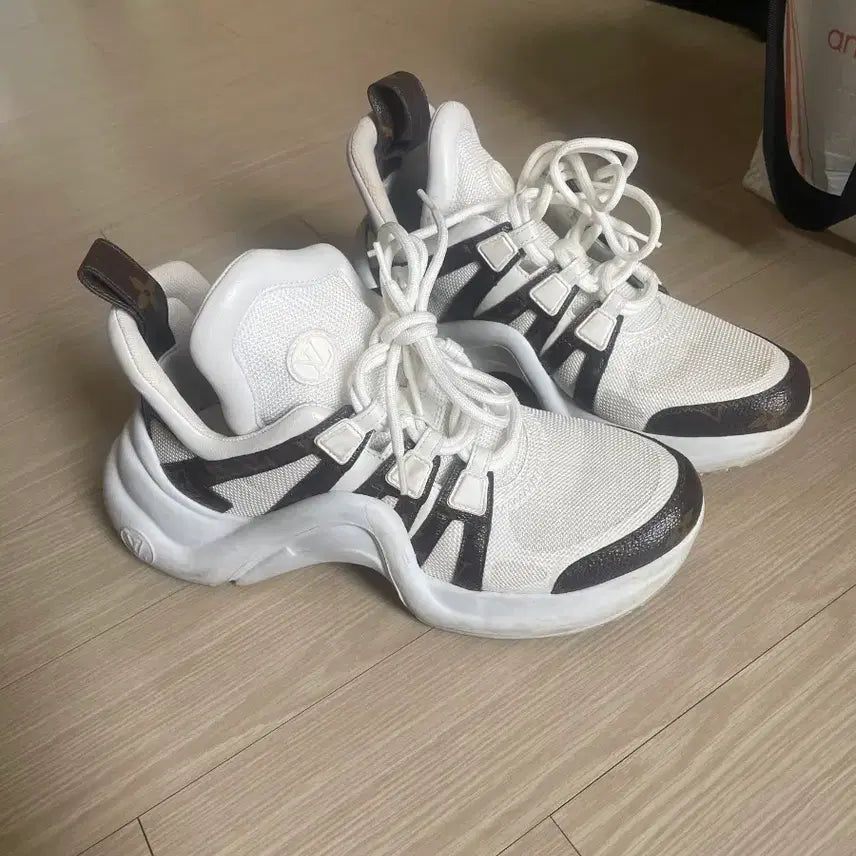 [BUNJANG] Louis Vuitton Archlight Sneakers White Size 37 / 루이비통 화이트  아치라이트 스니커즈 37사이즈