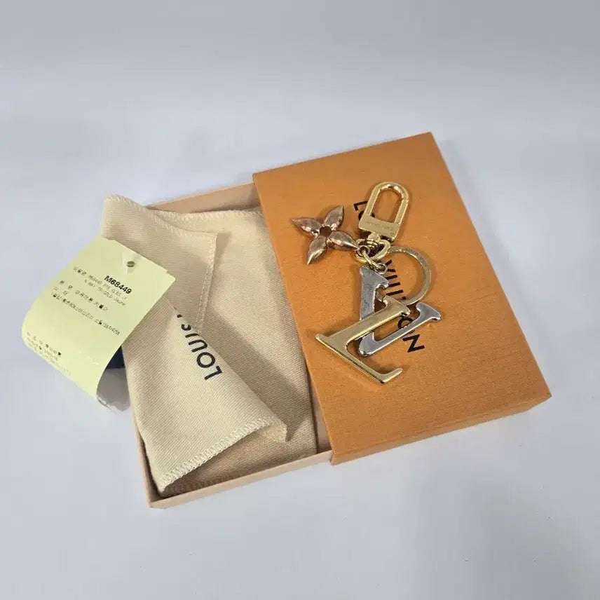 [BUNJANG] Louis Vuitton New Wave Bag Charm Keyring / [OS]루이비통 키링 뉴웨이브 백참