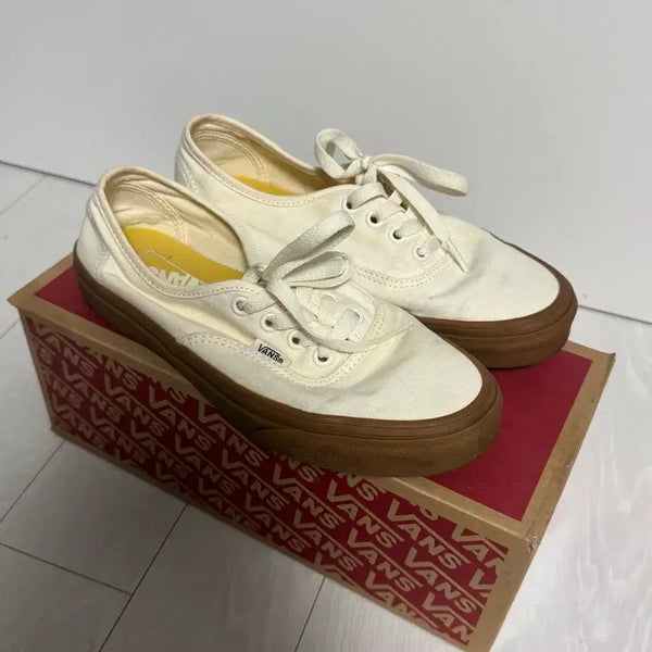[BUNJANG] Vans Authentic Marshmallow Black Shoes (235mm) / 반스 어센틱 마쉬멜로우 검 (235)
