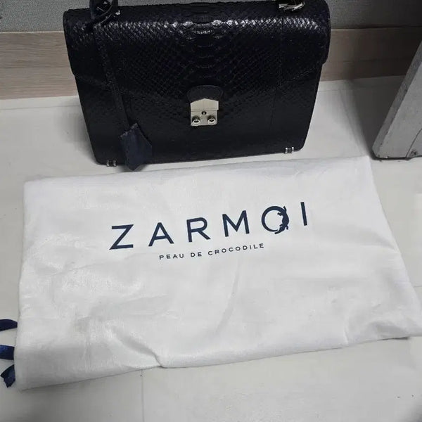 [BUNJANG] Jalmoi Navy Alligator Leather Tote Bag / 잘모이 네이비 가죽 토트백 미사용
