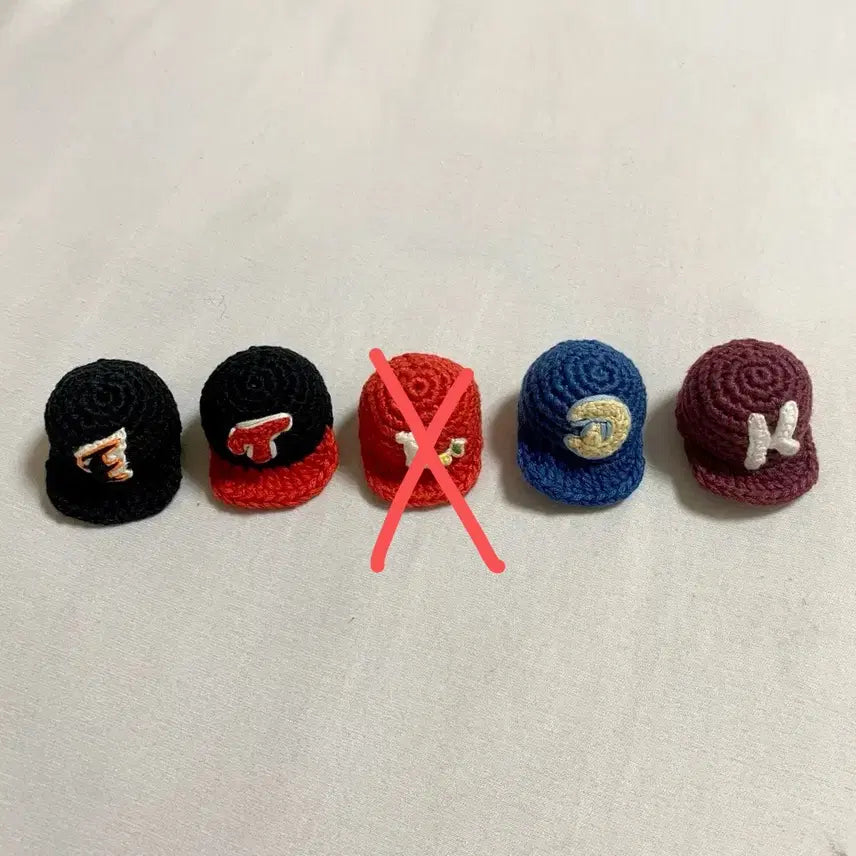 [BUNJANG] Baseball Cap Knit Keychain / 야구모자 뜨개 키링 열쇠고리