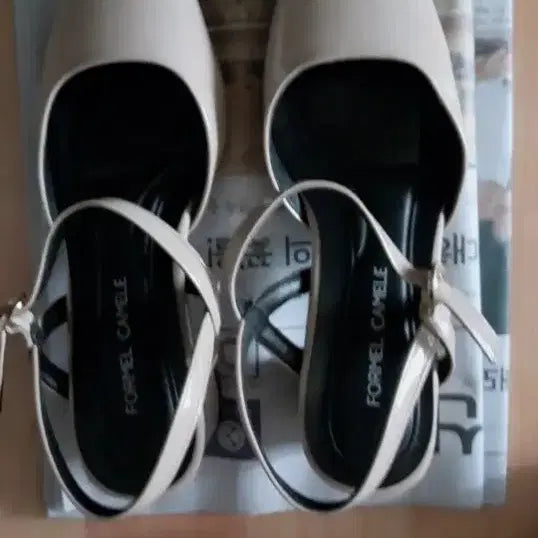 [BUNJANG] Formel Cammelle Ivory Strap Heeled Sandals / 포멜카멜레 샌들힐 아이보리