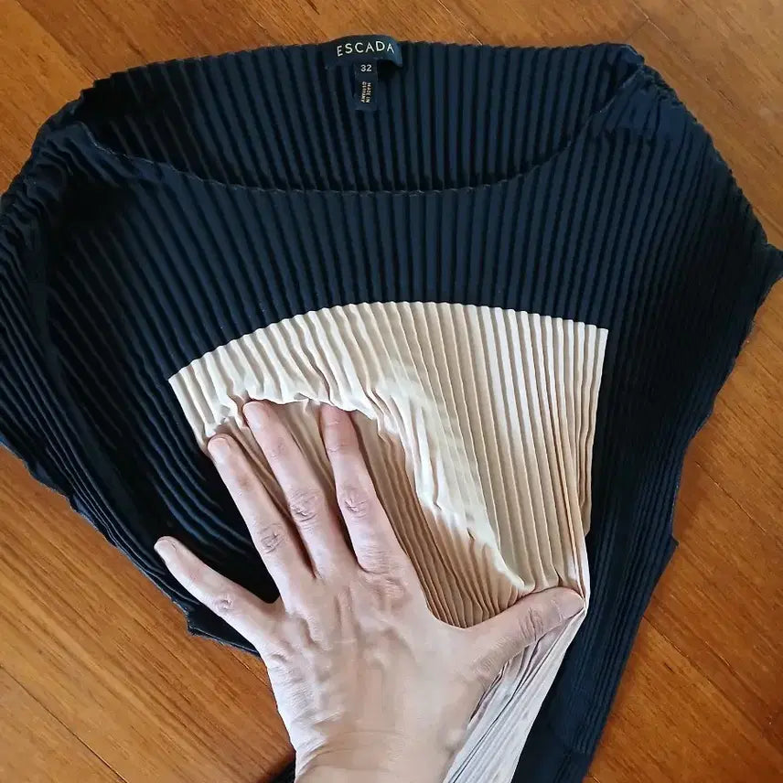 [BUNJANG] Escada Authentic Pleated Summer Blouse (Size S) / 에스카다 정품 주름 여름 상의 S