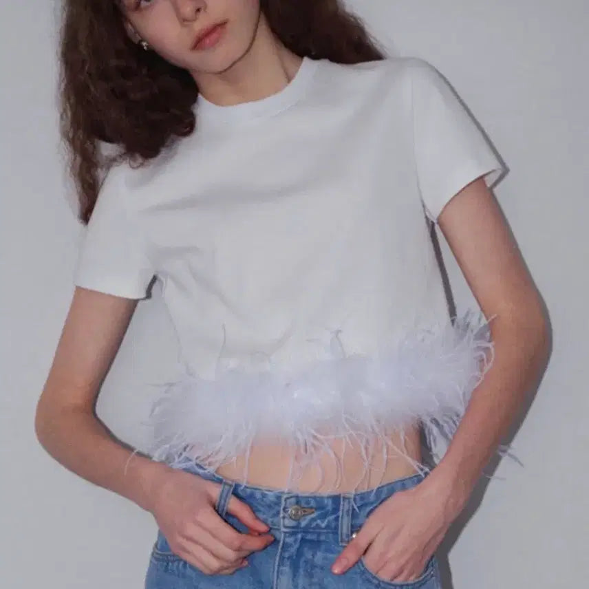 [BUNJANG] Sol Ostrich Hair Short-Sleeve T-Shirt White / 문선 퍼 반팔 티셔츠 화이트 Sol Ostrich Hair