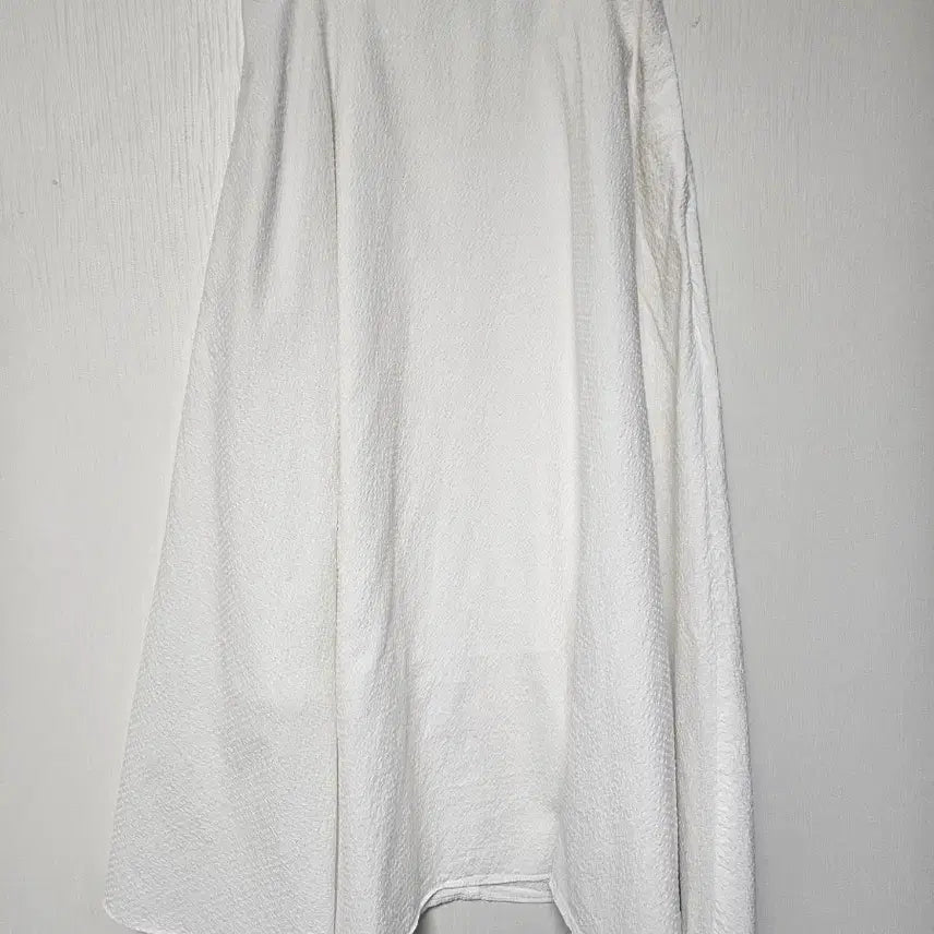 [BUNJANG] Uniqlo Seersucker Midi Skirt - White, Size M / 유니클로 시어서커 스커트m