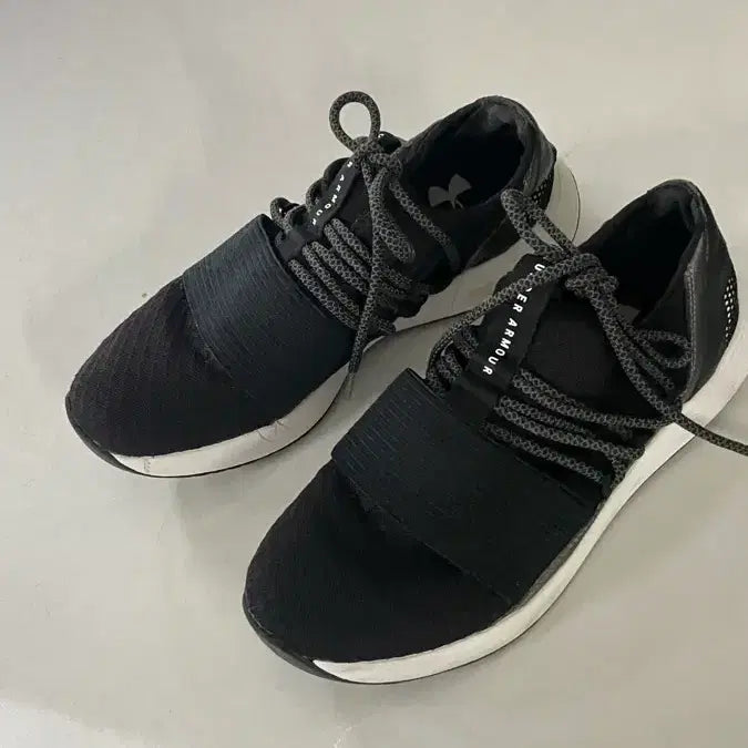 [BUNJANG] Under Armour Unbound Black Sneakers / 언더아머 언바운드 블랙 운동화