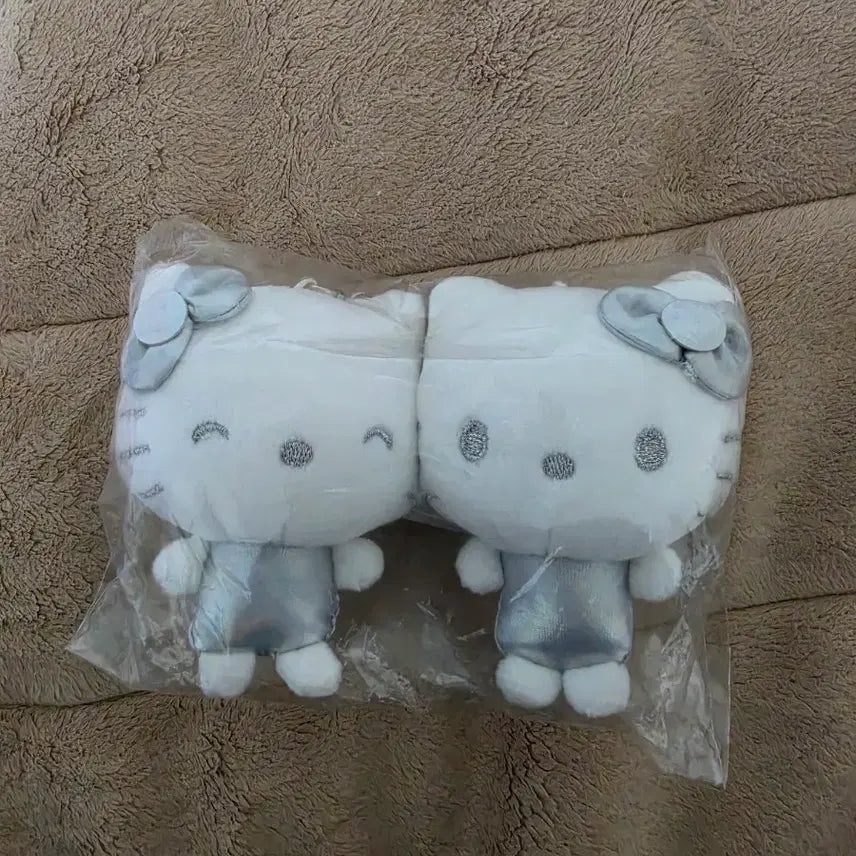 [BUNJANG] Sanrio Hello Kitty Silver Keychain Doll / 산리오 헬로키티 실버 키링 인형