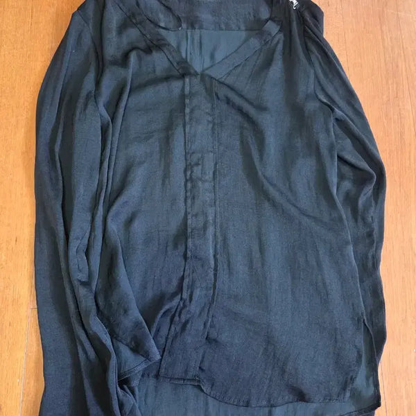 [BUNJANG] ZARA BASIC V-Neck Studded Black Shirt - Size S / ZARA BASIC 블랙 셔츠 S사이즈