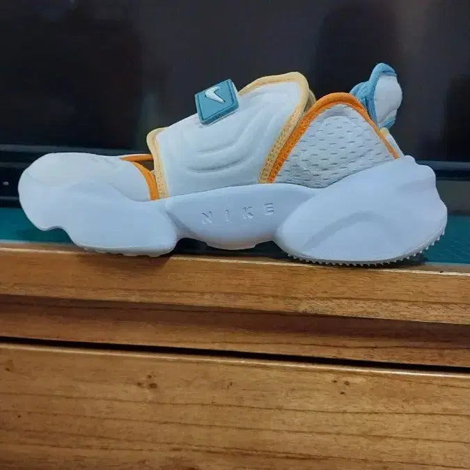 [BUNJANG] Nike Women's Aqua Rift Sneakers / 나이키 여성 아쿠아 슈즈.245
