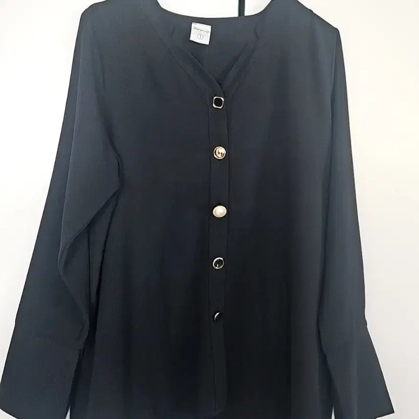 [BUNJANG] Plus Size Black Blouse with Gold Button Detail / (빅사이즈) 블랙 금장 오색버튼 블라우스