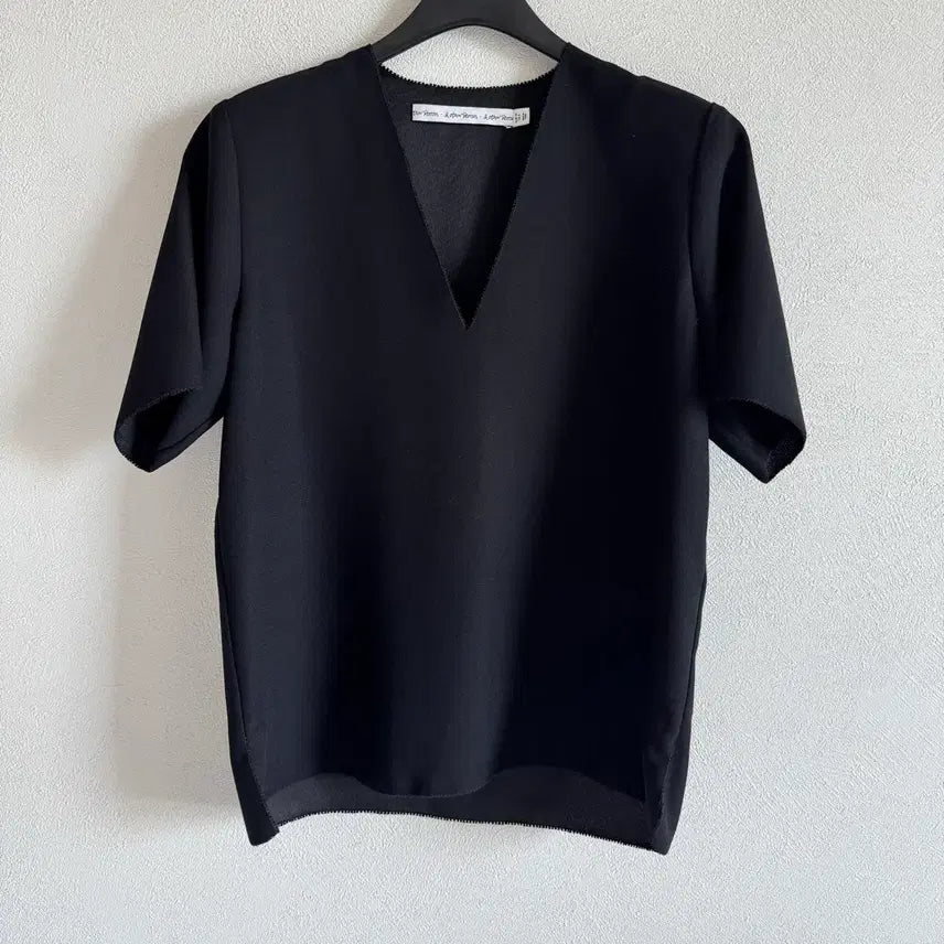 [BUNJANG] And Other Stories Black V-Neck Blouse Top / 블랙 탑