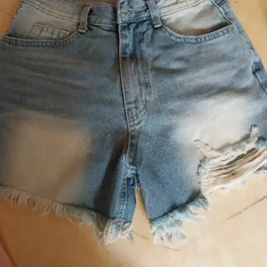 [BUNJANG] Denim Cut-Off Hot Shorts with Damage Detail / 데님 진성반바지 핫팬츠 데미지 스타일