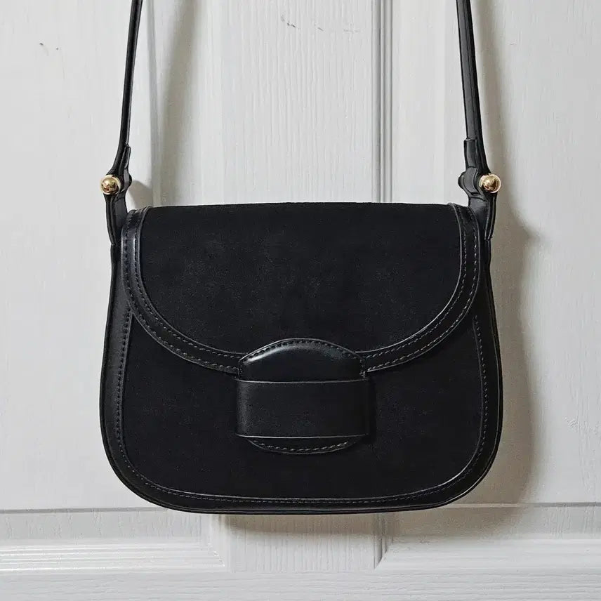 [BUNJANG] Black Suede Leather Two-Way Shoulder Bag / 블랙 스웨이드 숄더백 핸드백 가죽 가방 검정 투웨이