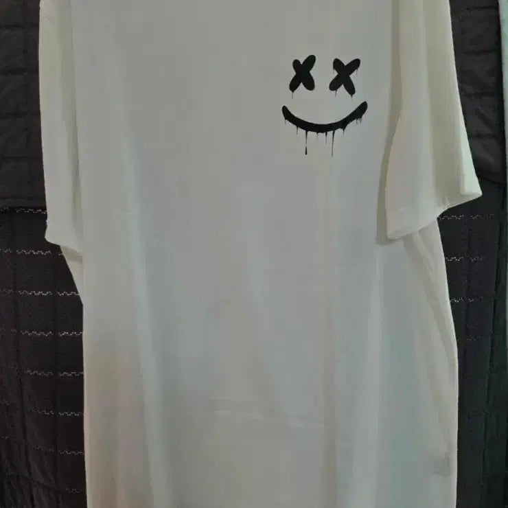[BUNJANG] White Smile Printing Short Sleeve T-Shirt / 화이트 스마일 프린팅 반팔 티셔츠