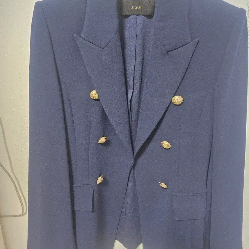 [BUNJANG] JIGOTT Double Button Blue Jacket with Sleeve Slit / JIGOTT 더블 버튼 블루 자켓 소매트임 디자인