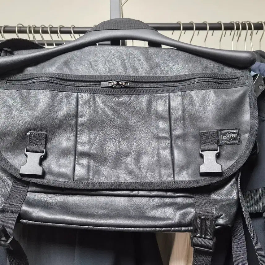 [BUNJANG] Yoshida Porter Aloof Black Leather Messenger Bag / 요시다포터 ALOOF 블랙 메신저백 크로스백 가죽