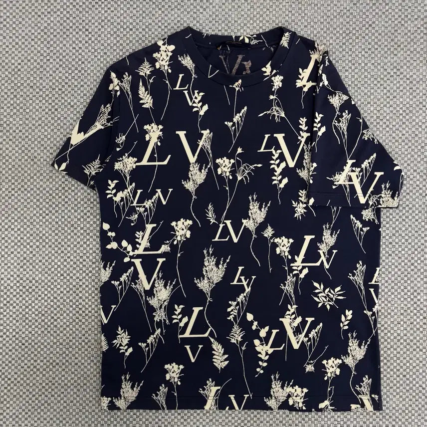 [BUNJANG] Louis Vuitton LV Logo T-Shirt / [L]루이비통 LV로고 반팔티