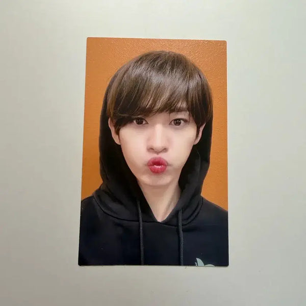 [BUNJANG] Stray Kids Lee Know 'Go Live' Double-Sided Photocard / 스트레이키즈 리노 고생 일반반 양면포카