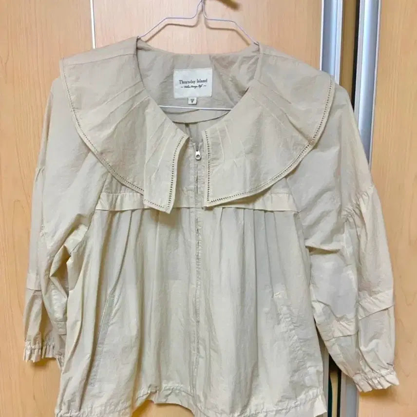 [BUNJANG] Thursday Island Beige Big Collar Short Jacket / Thursday Island 빅 카라 귀여운 자켓 점퍼 오즈세컨