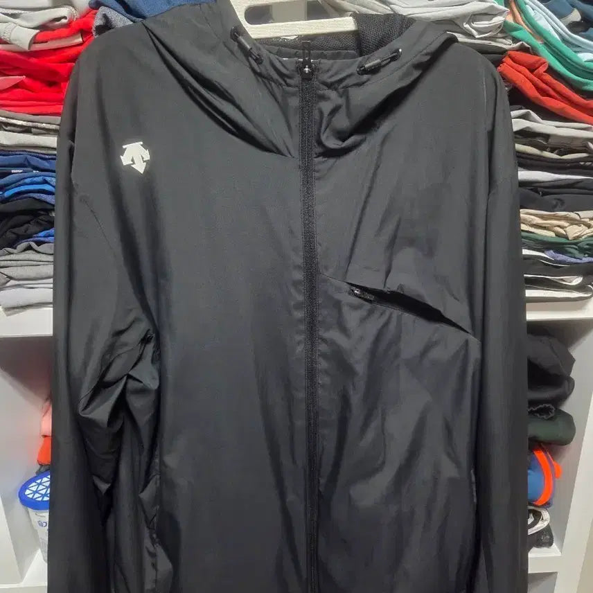 [BUNJANG] Descente Black Hooded Windbreaker Jacket Size 105 / 데상트 블랙 후드 바람막이105